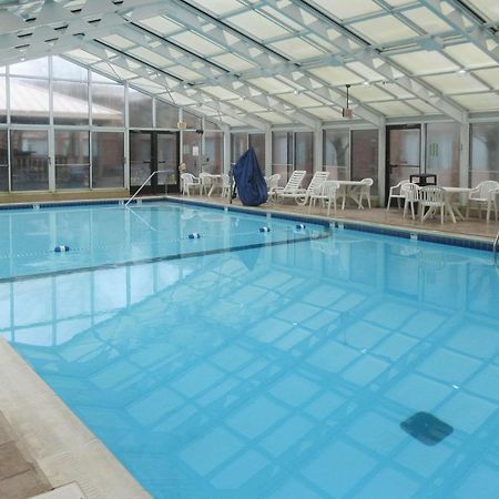 Mainstay Suites Verona Bagian luar foto