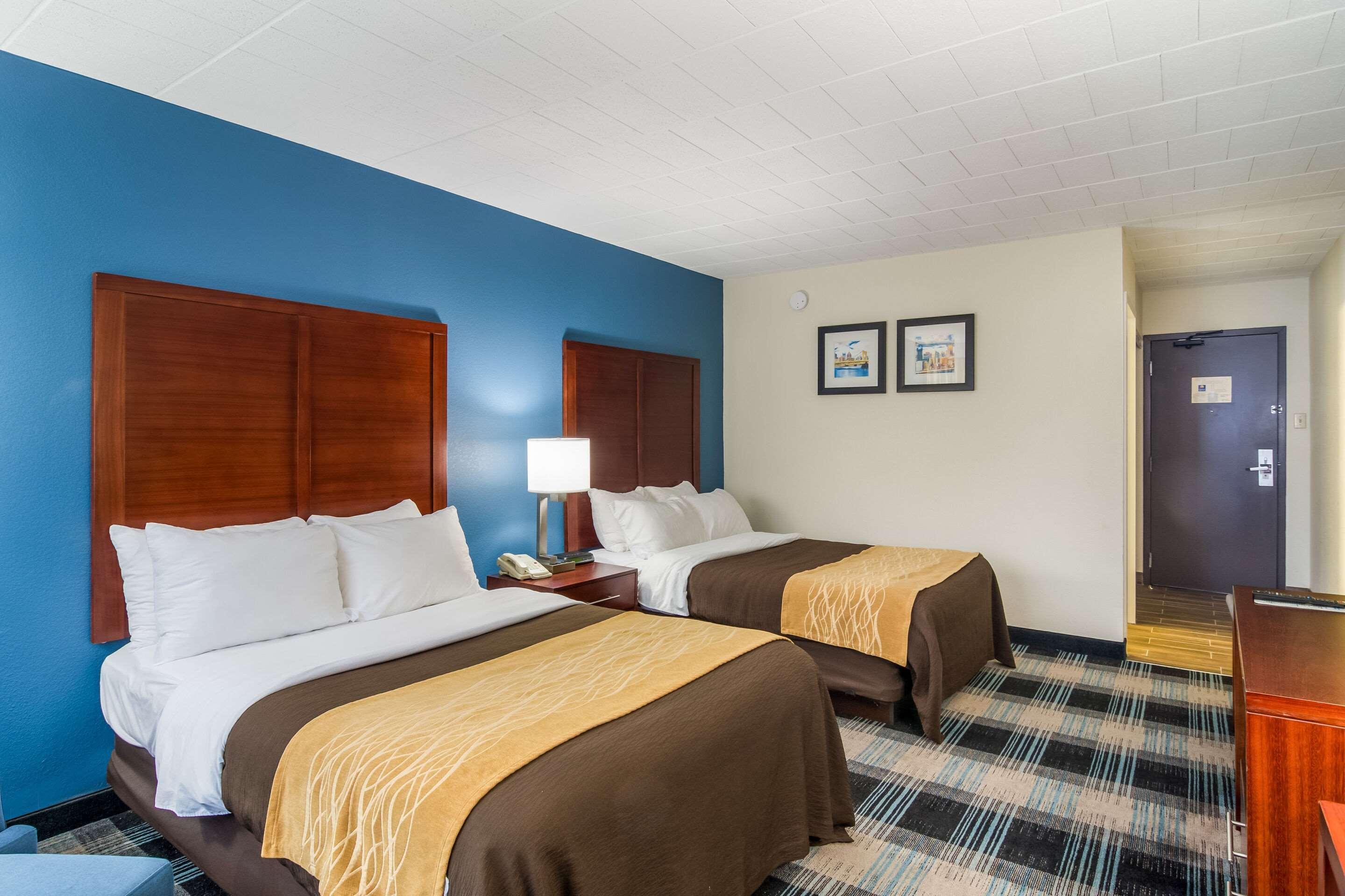 Mainstay Suites Verona Bagian luar foto