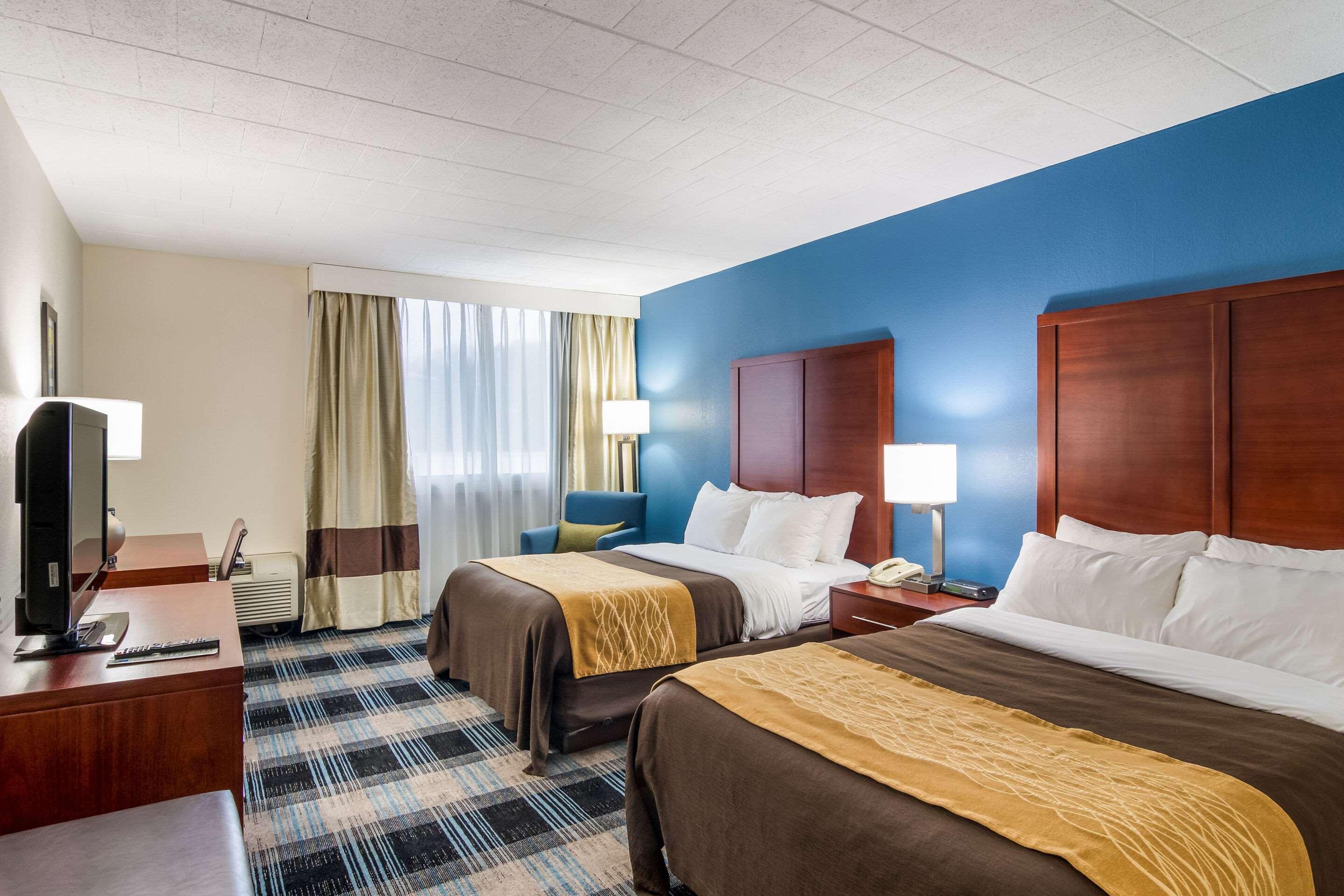 Mainstay Suites Verona Bagian luar foto