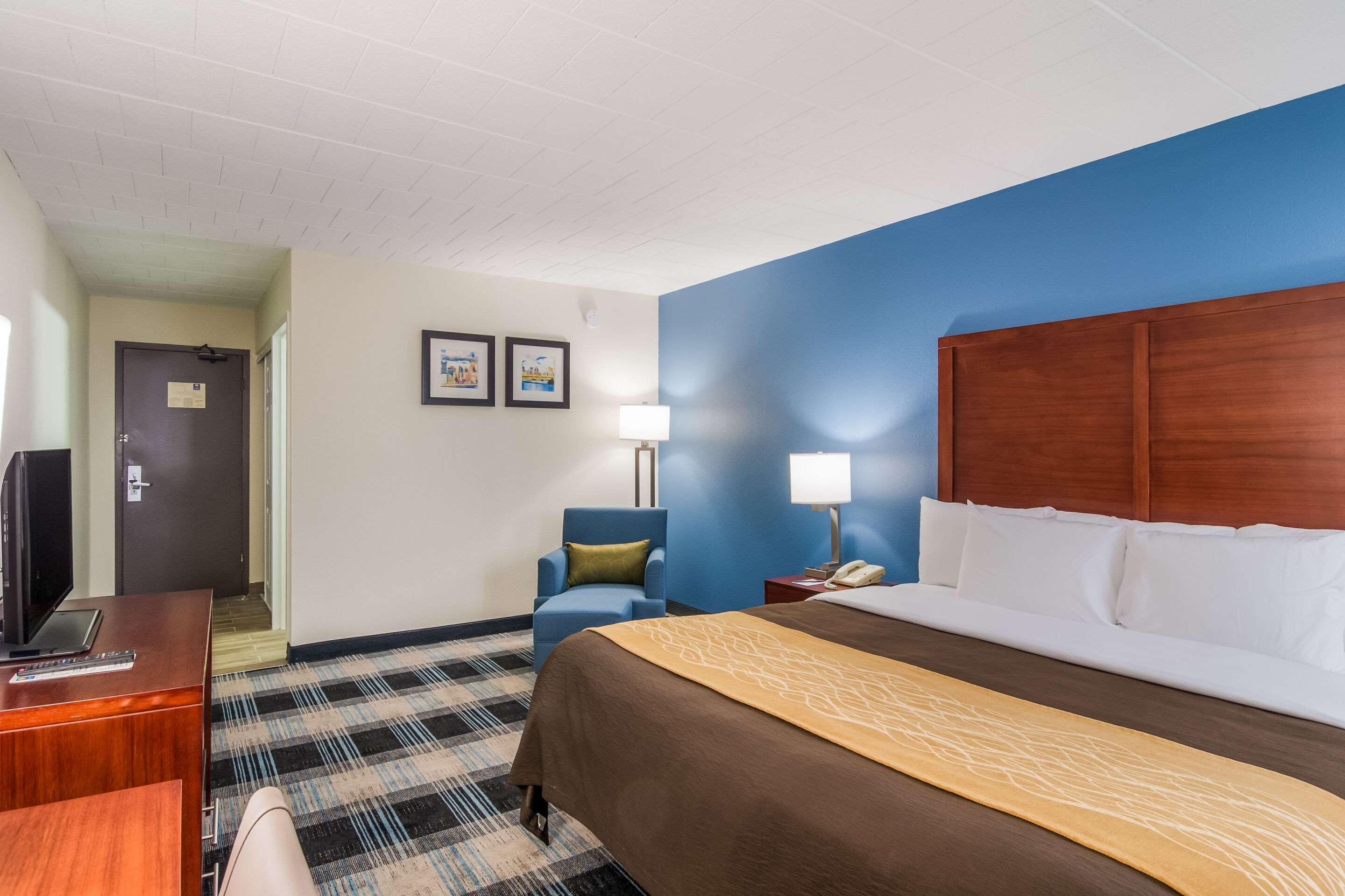 Mainstay Suites Verona Bagian luar foto