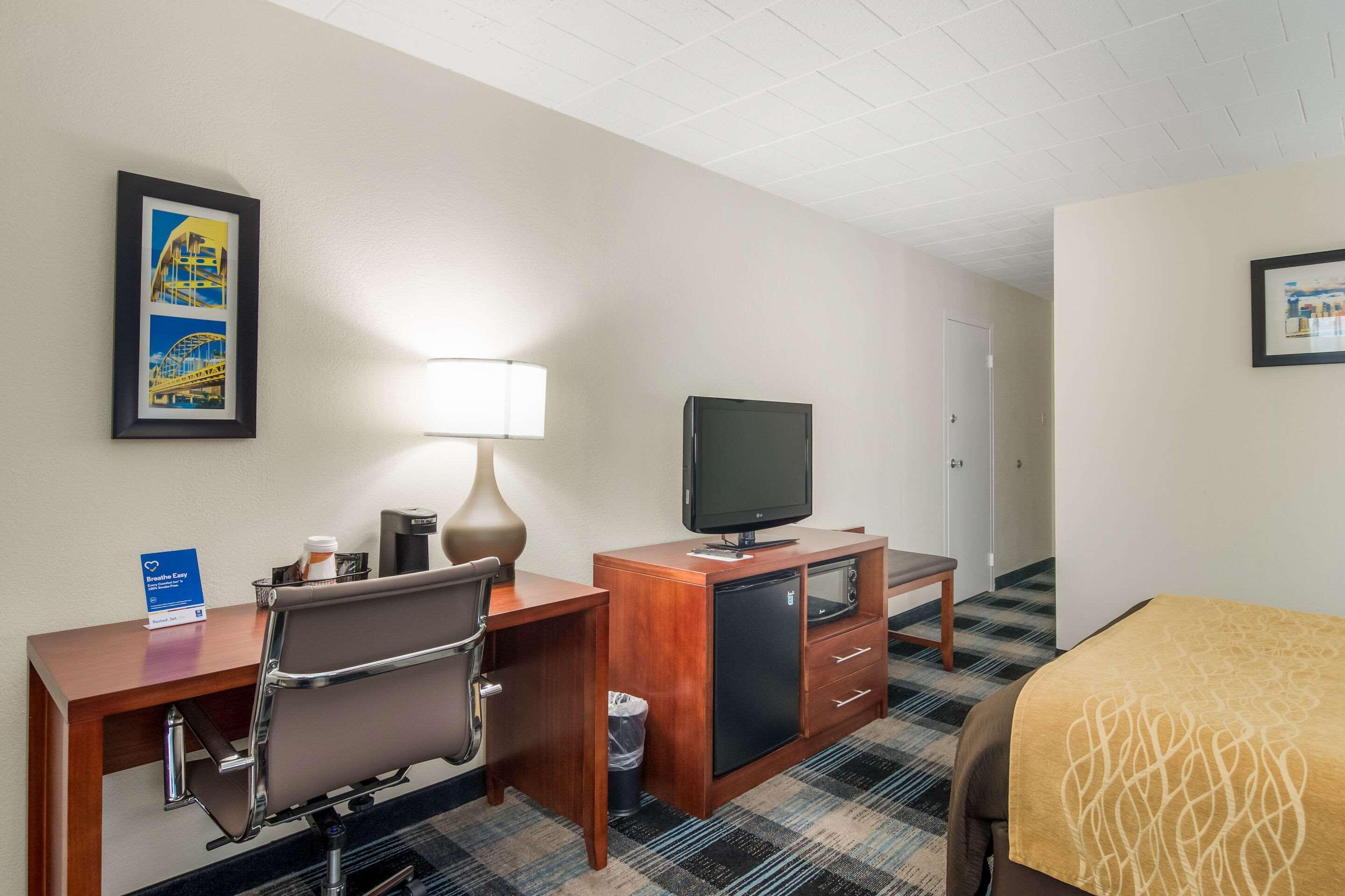 Mainstay Suites Verona Bagian luar foto