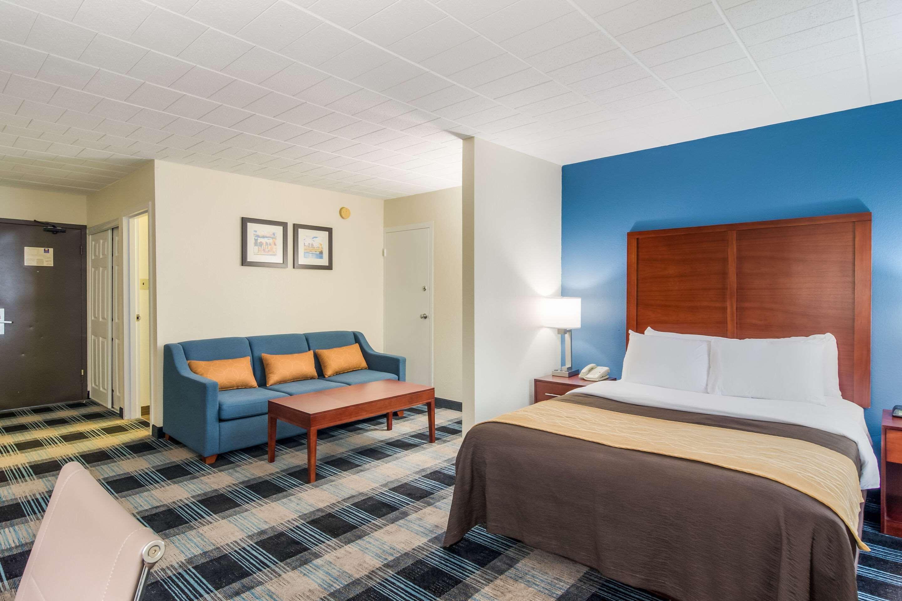 Mainstay Suites Verona Bagian luar foto