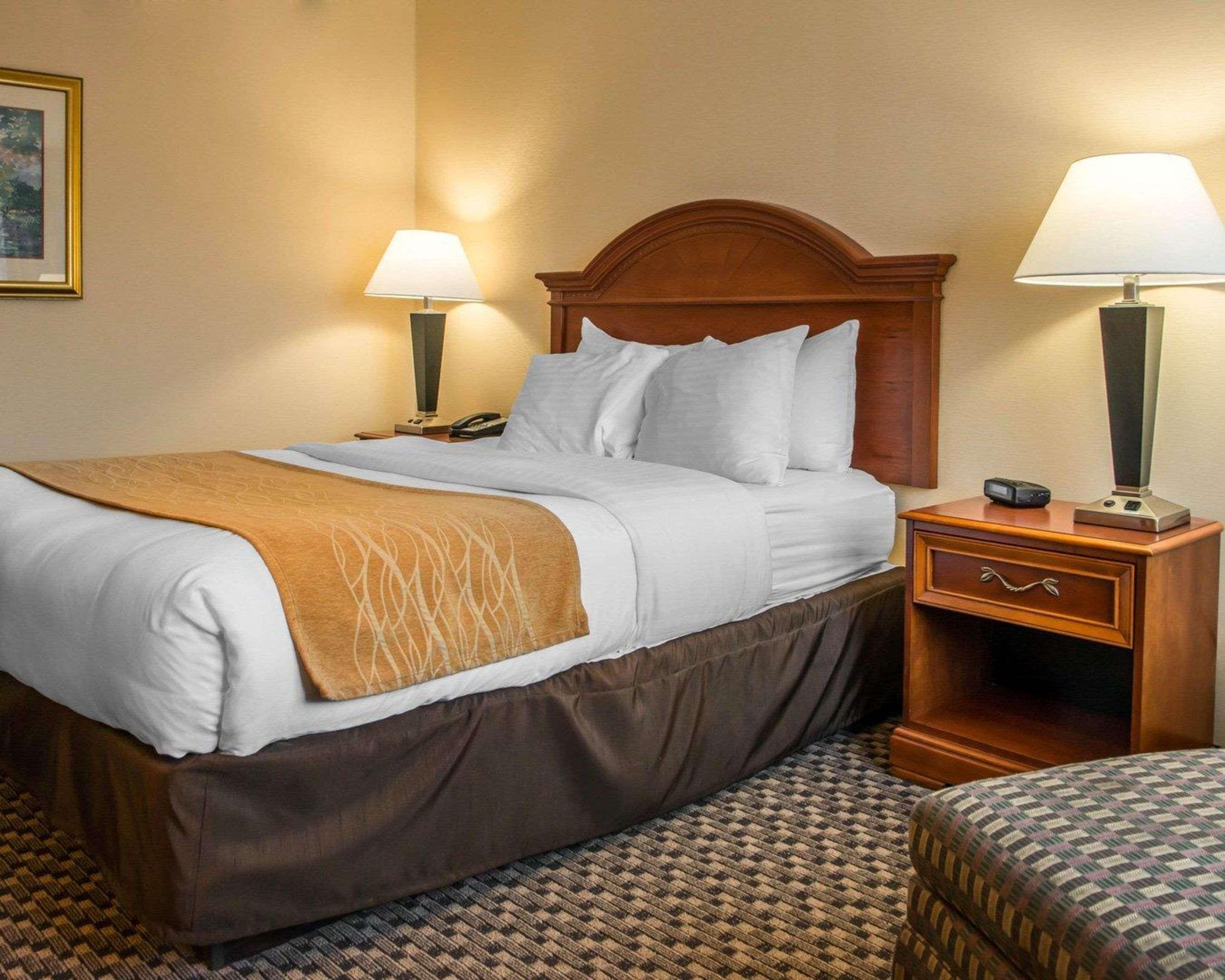 Mainstay Suites Verona Bagian luar foto
