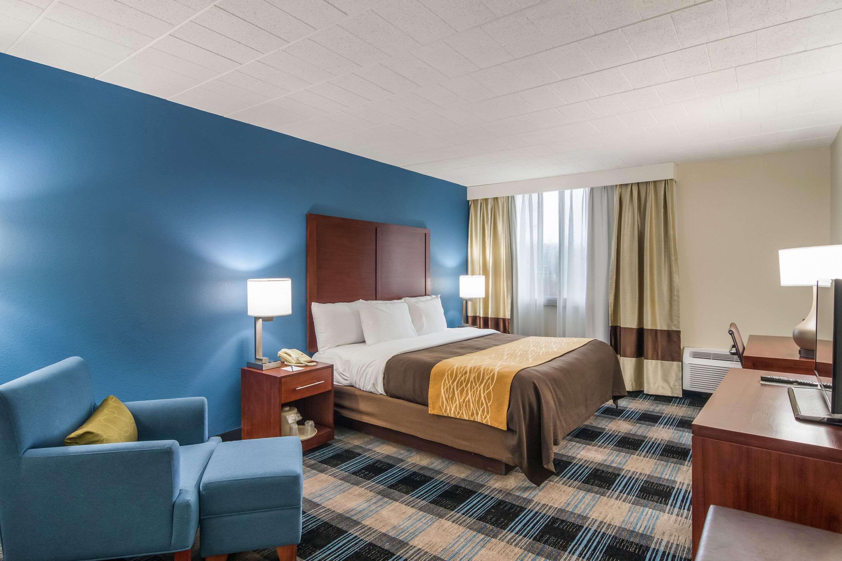 Mainstay Suites Verona Bagian luar foto