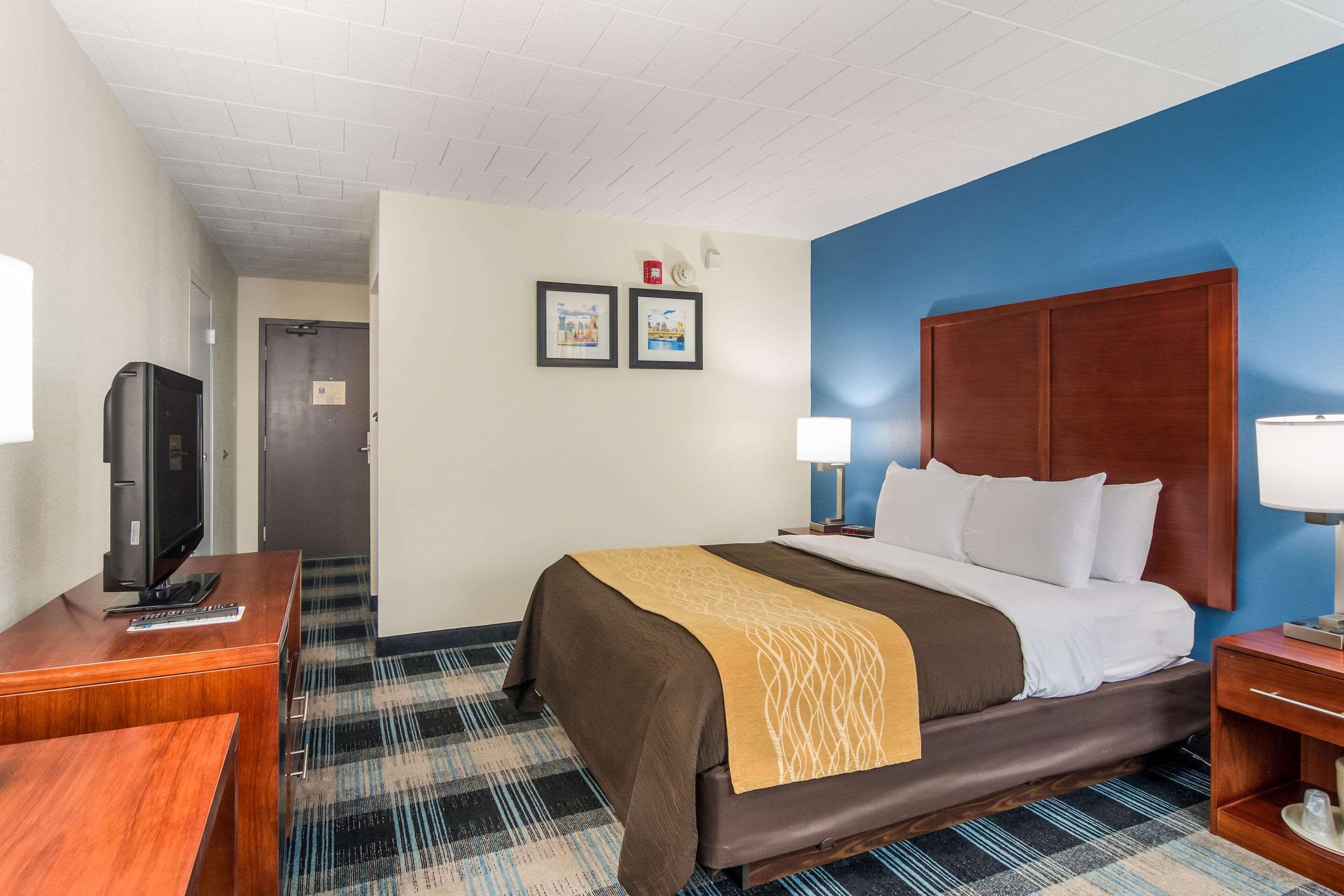 Mainstay Suites Verona Bagian luar foto