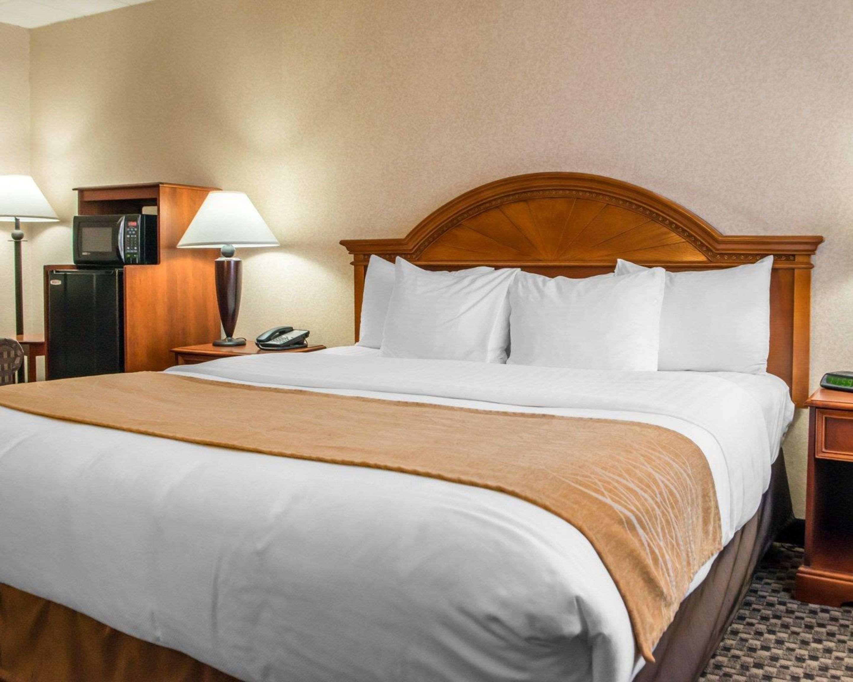 Mainstay Suites Verona Bagian luar foto