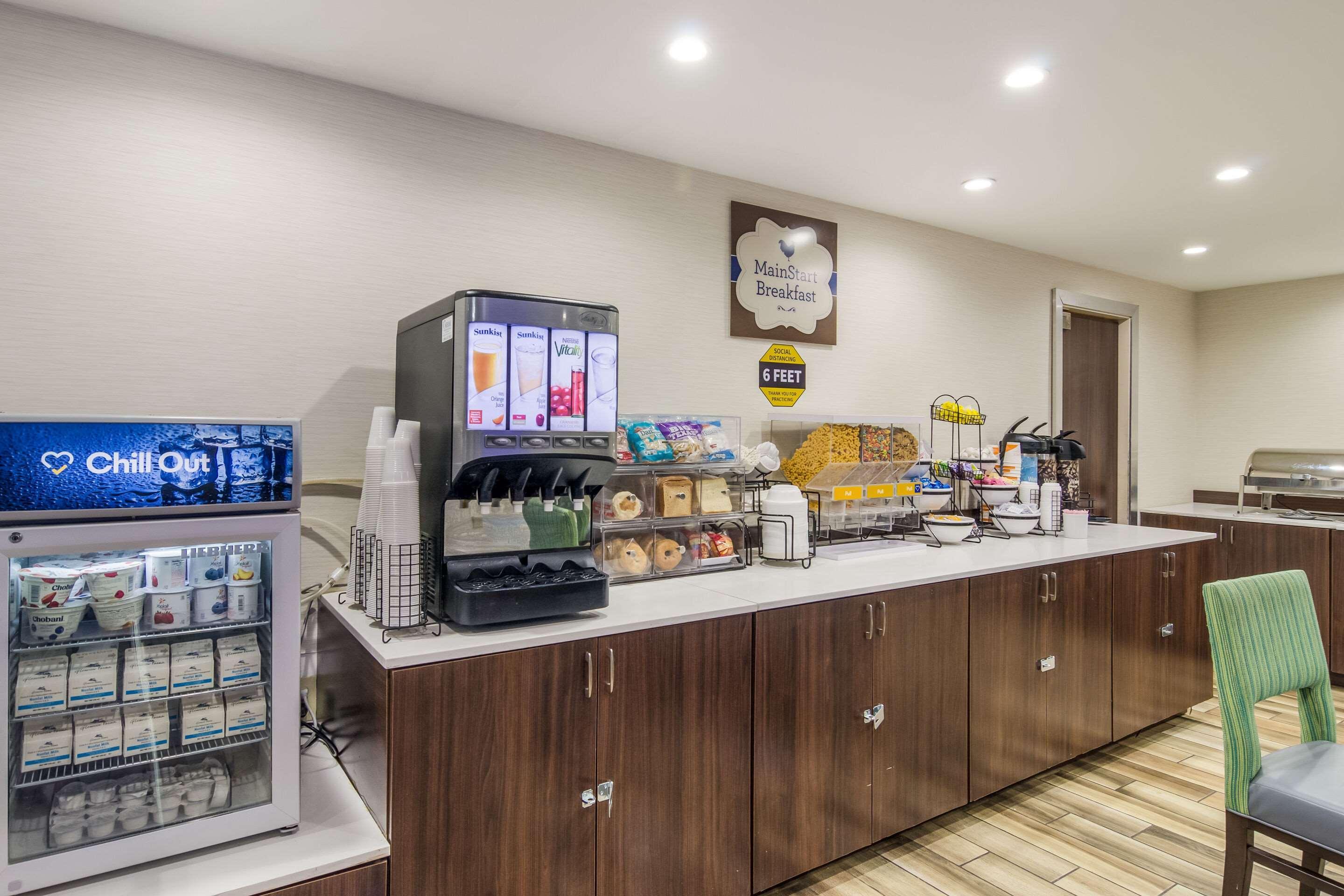 Mainstay Suites Verona Bagian luar foto