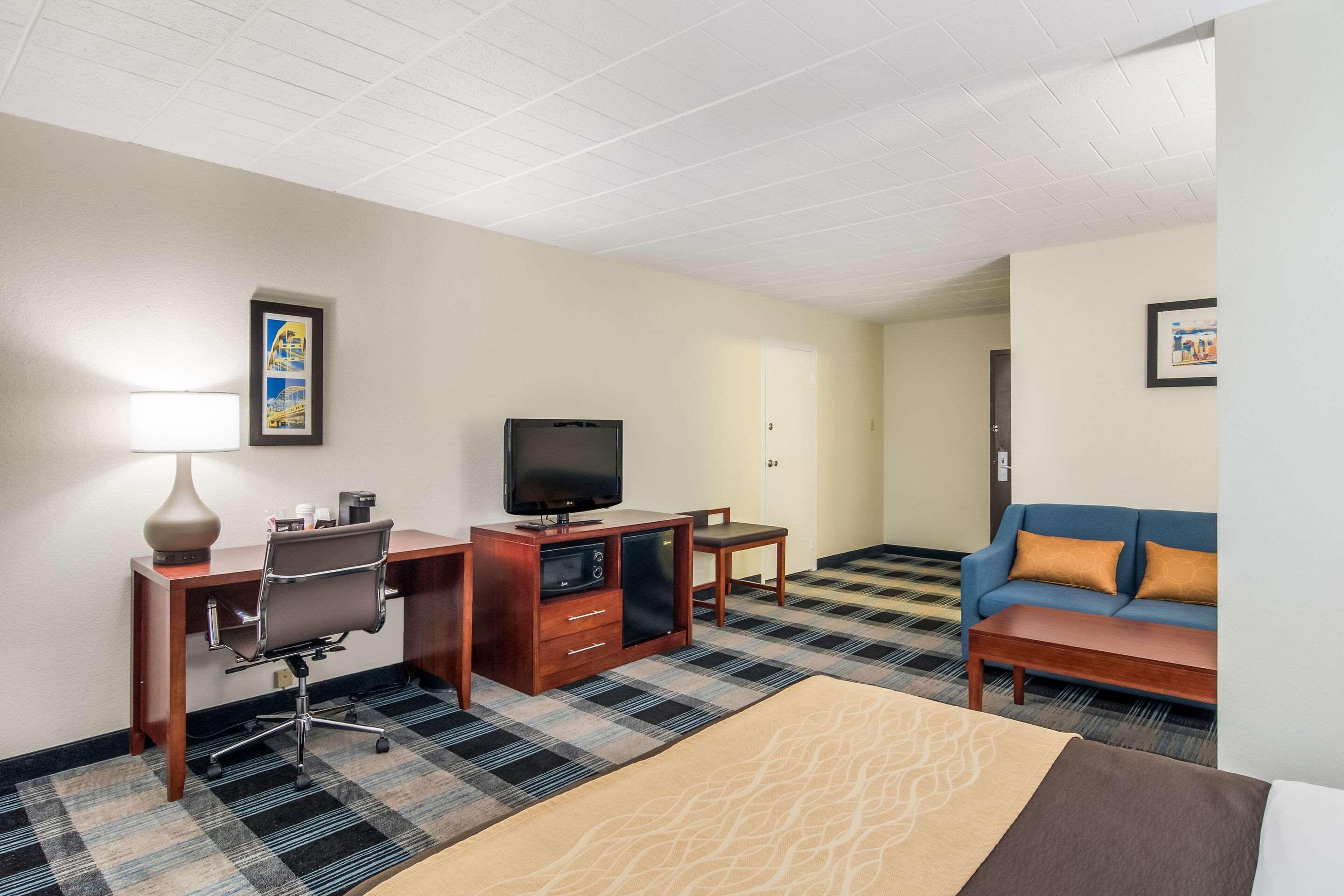 Mainstay Suites Verona Bagian luar foto