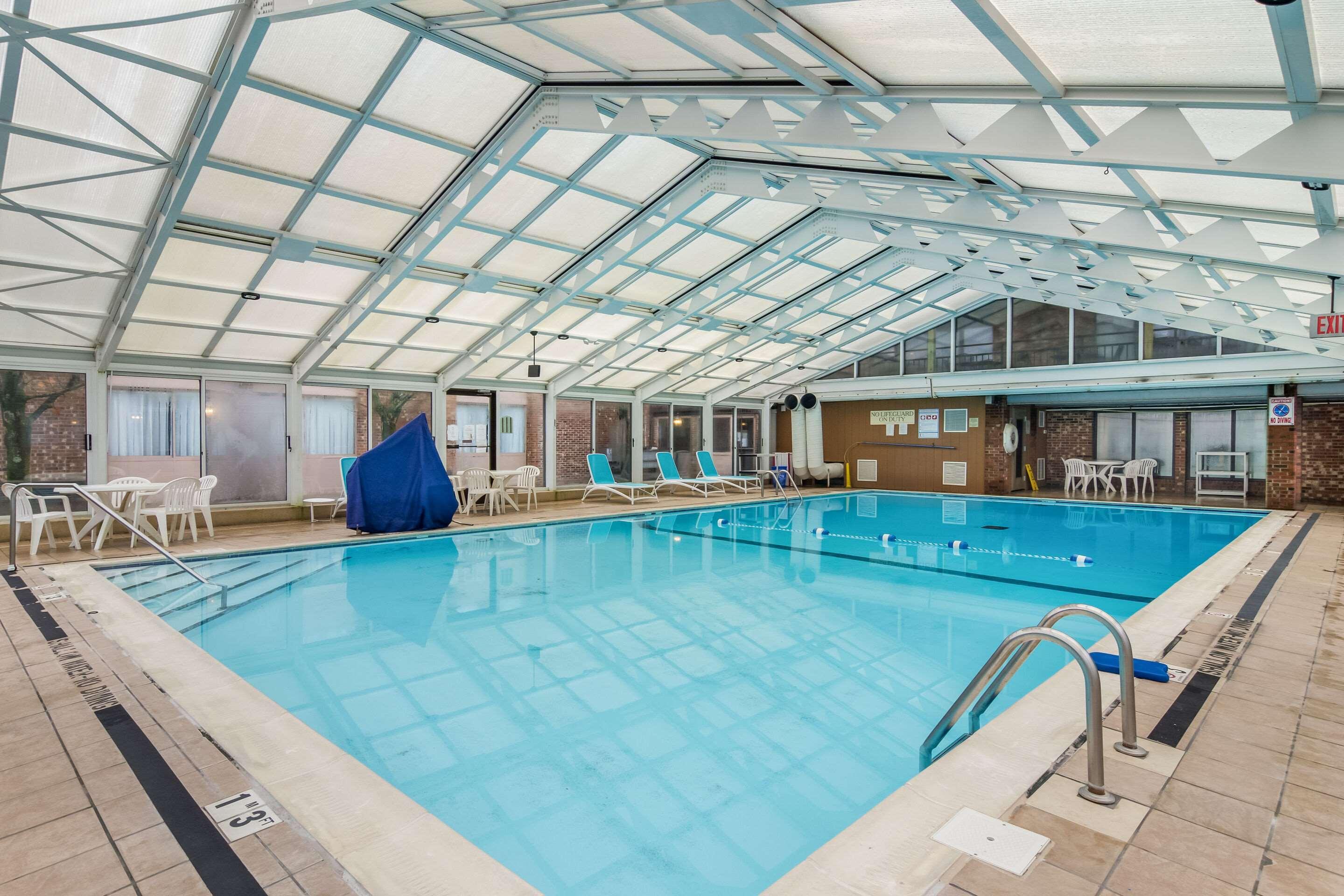 Mainstay Suites Verona Bagian luar foto