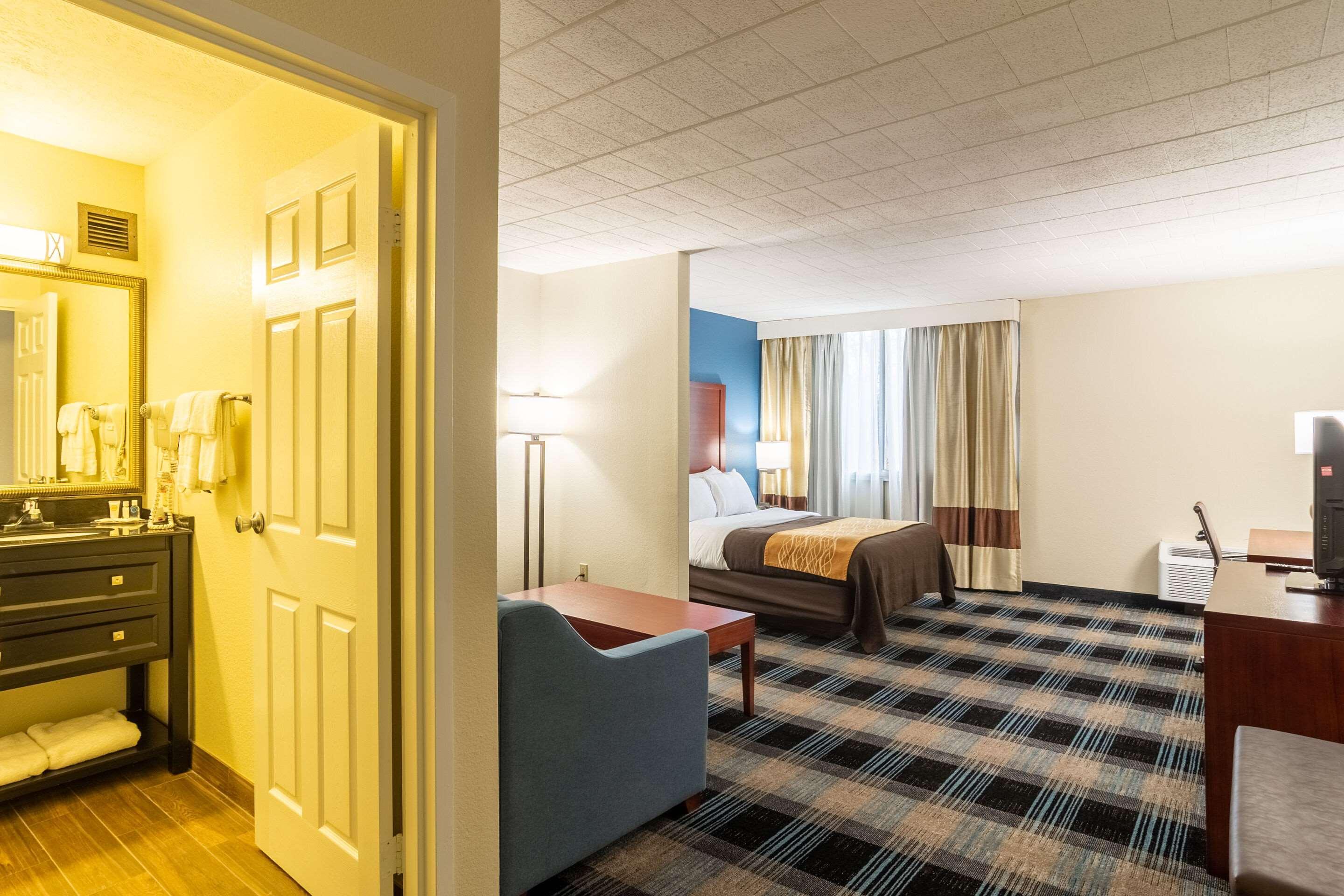 Mainstay Suites Verona Bagian luar foto
