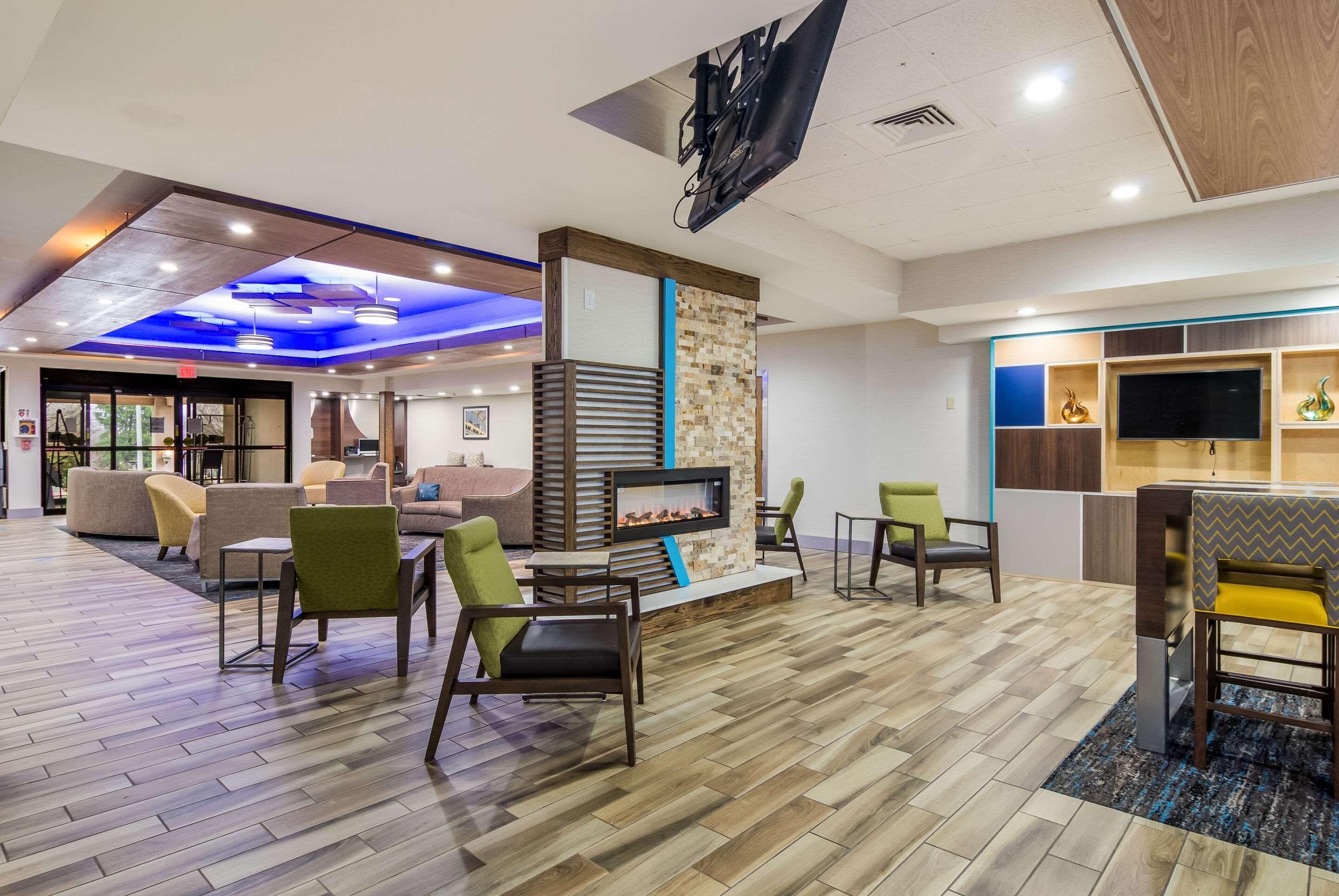 Mainstay Suites Verona Bagian luar foto