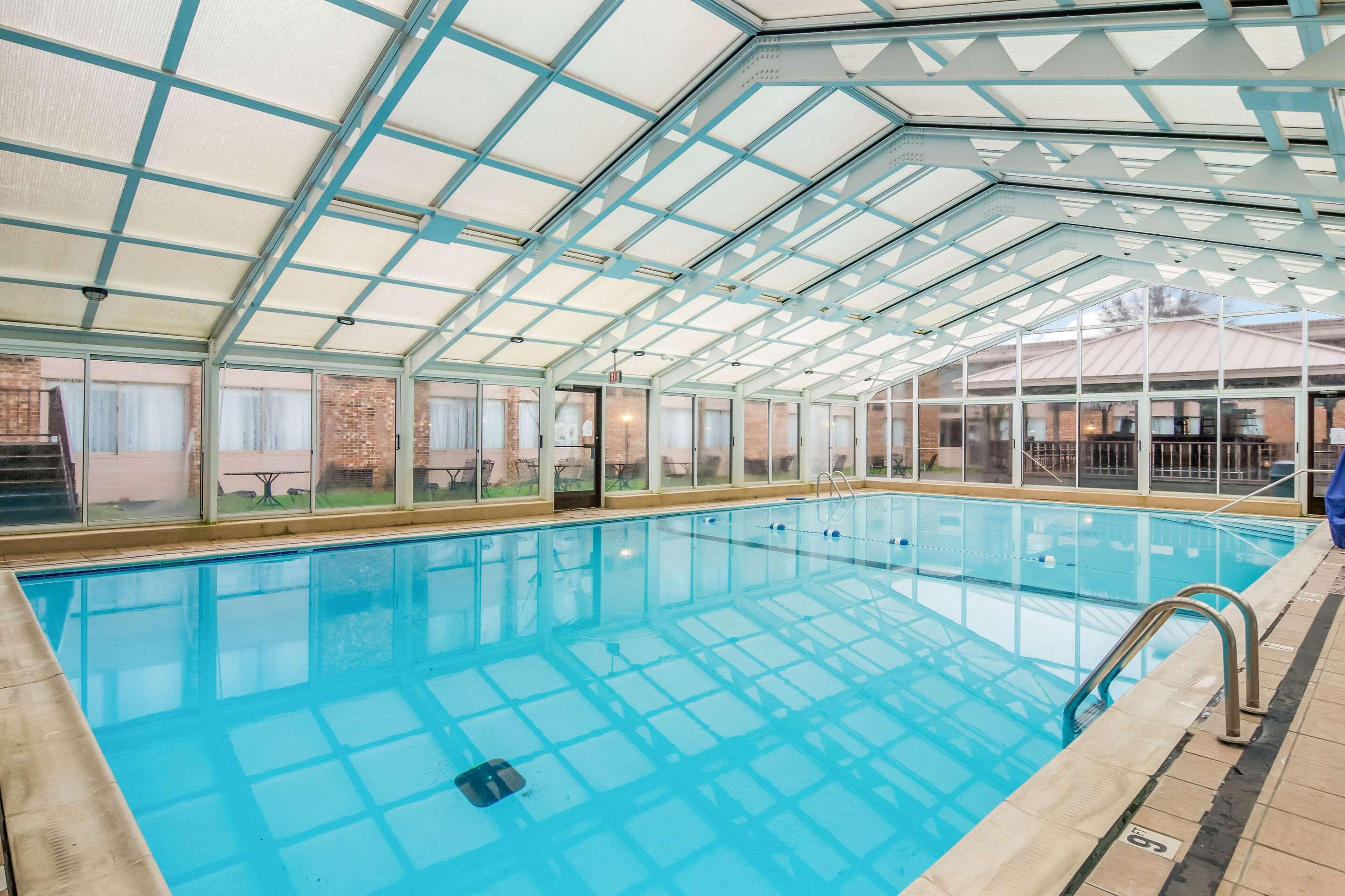 Mainstay Suites Verona Bagian luar foto