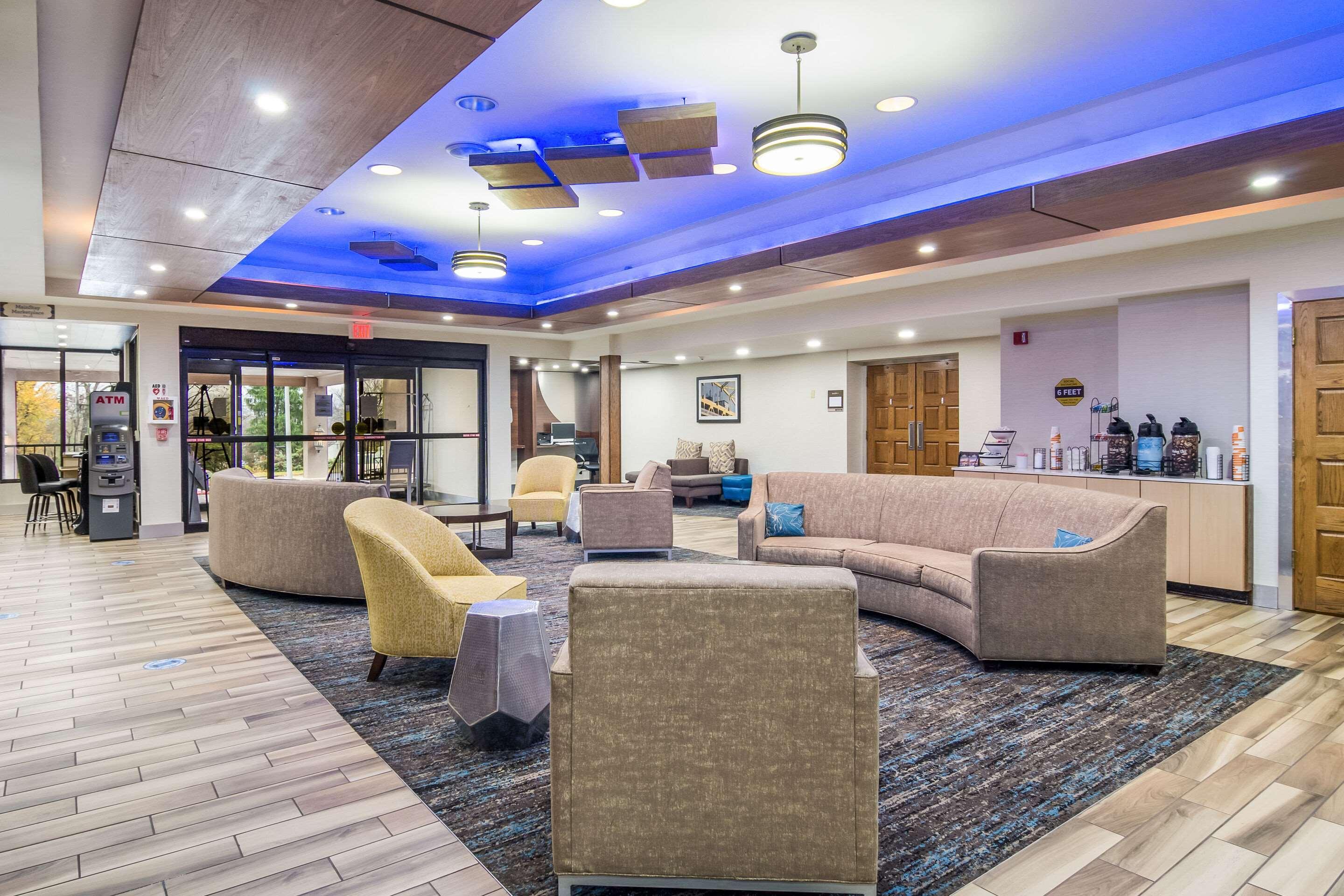 Mainstay Suites Verona Bagian luar foto