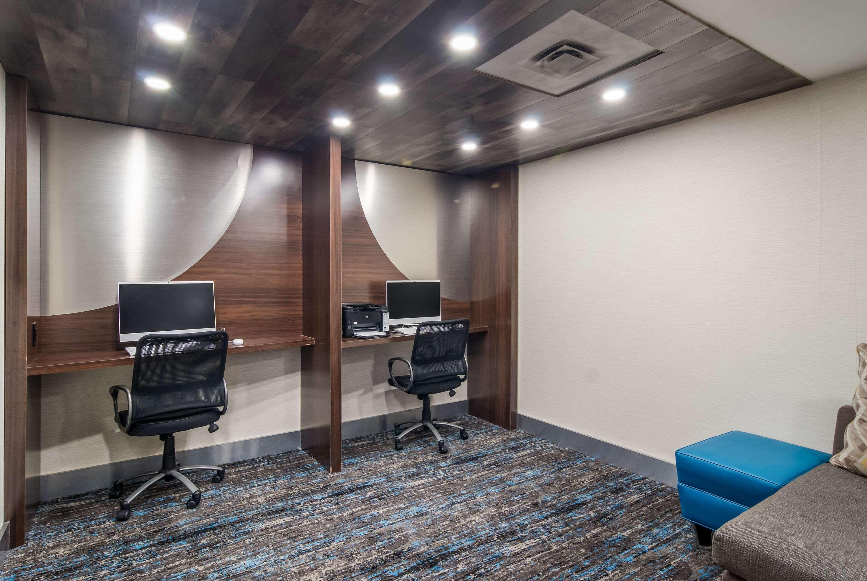 Mainstay Suites Verona Bagian luar foto
