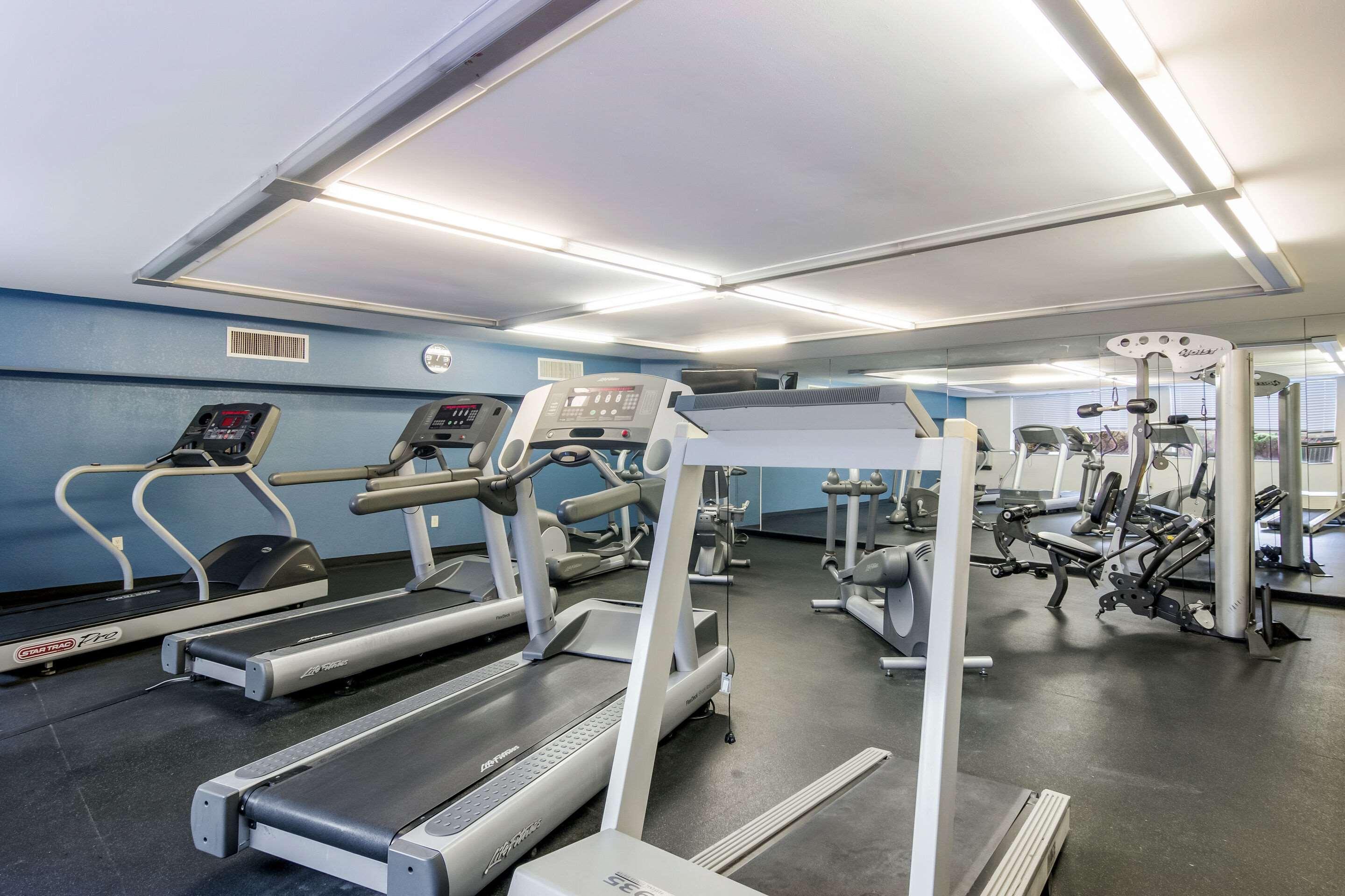 Mainstay Suites Verona Bagian luar foto